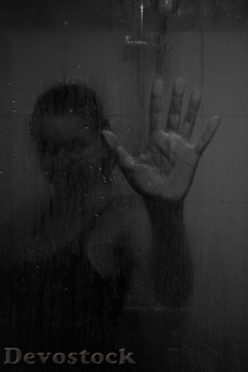 Devostock Girl Shower Water Drops