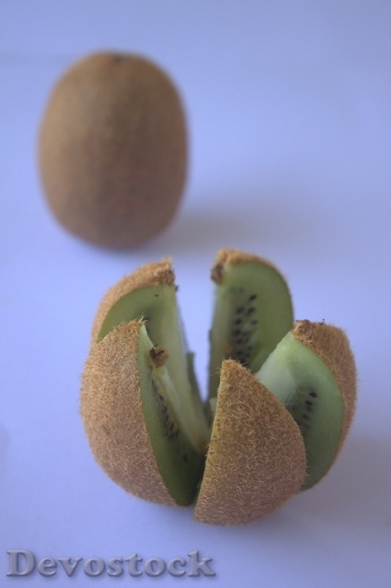 Devostock Kiwi Fruit Cut Healthy 3