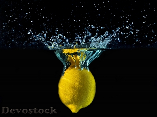Devostock Lemon Water Drops Movement
