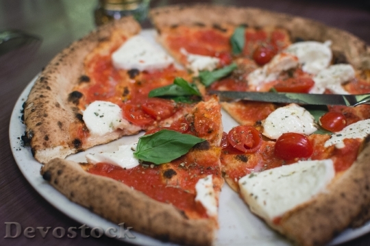 Devostock Margherita Pizza Sliced Food
