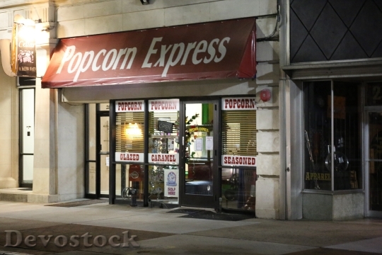 Devostock Popcorn Express Store Night