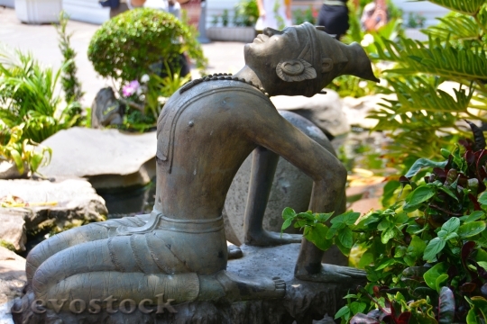 Devostock Sun Worship Garden Statue