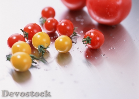 Devostock Tomato With Drop Water