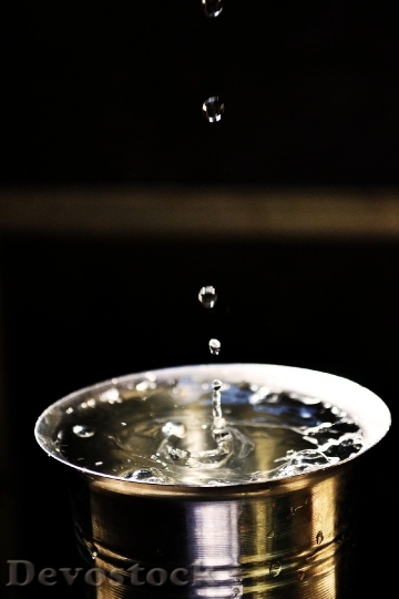 Devostock Water Drops Water Tumbler