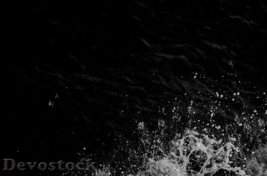 Devostock Water Splash Black Liquid